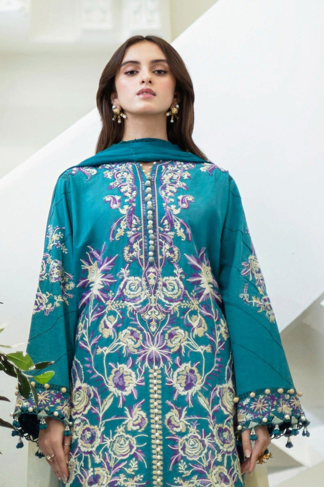 Sana Safinaz peacock green embroidered lawn unstitched 3-piece suit with organza neck and border and printed chiffon dupatta"