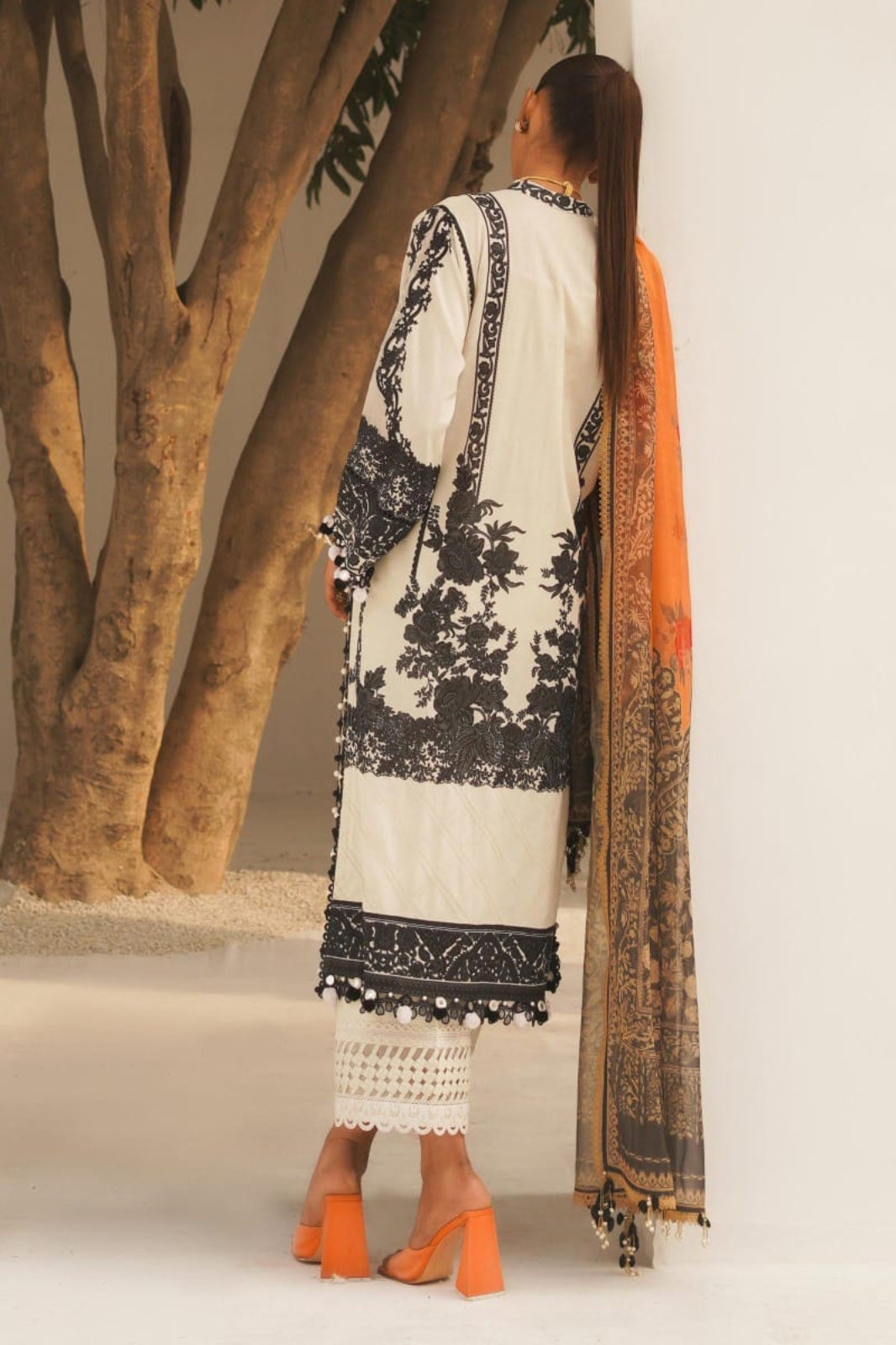 Sana Safinaz white and black embroidered lawn unstitched 3-piece suit with organza border and digital mehsari net dupatta