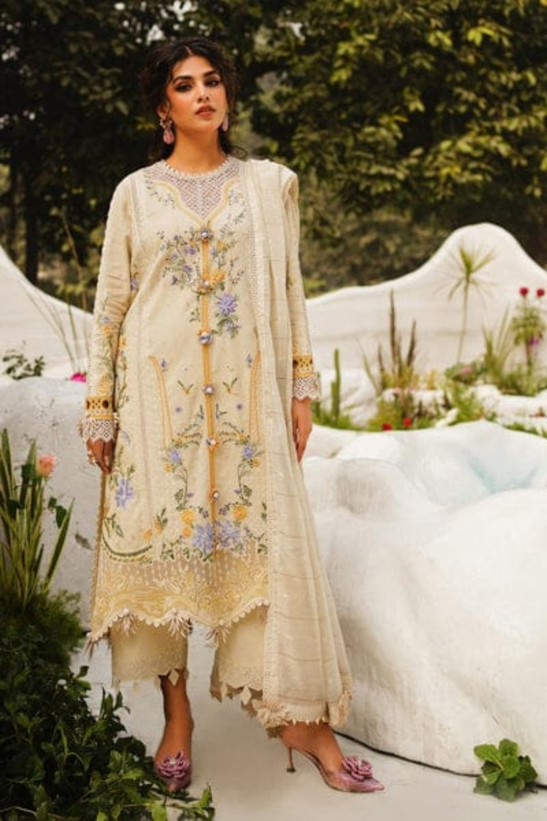 Sana Safinaz cream embroidered lawn unstitched 3-piece suit with organza border and jacquard dupatta"
